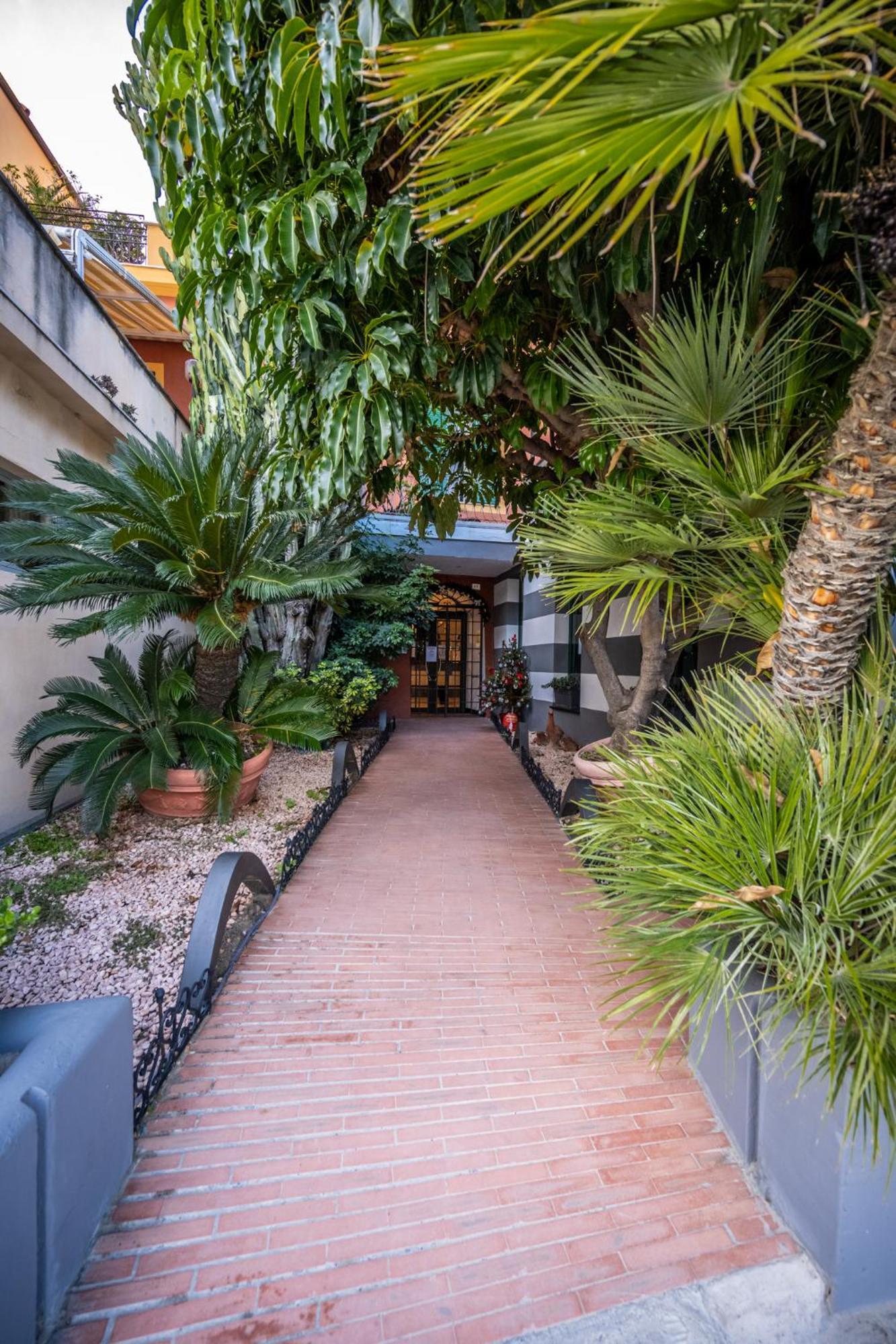 Le Terrazze Aparthotel Аласио Екстериор снимка