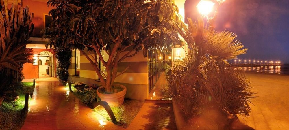 Le Terrazze Aparthotel Аласио Екстериор снимка