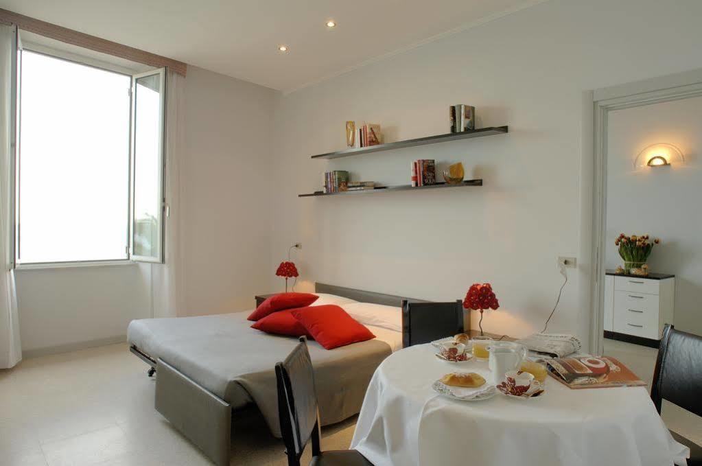Le Terrazze Aparthotel Аласио Екстериор снимка